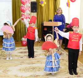 Сергей Сурменев поздравил коллектив детского сада № 15 с юбилеем учреждения
